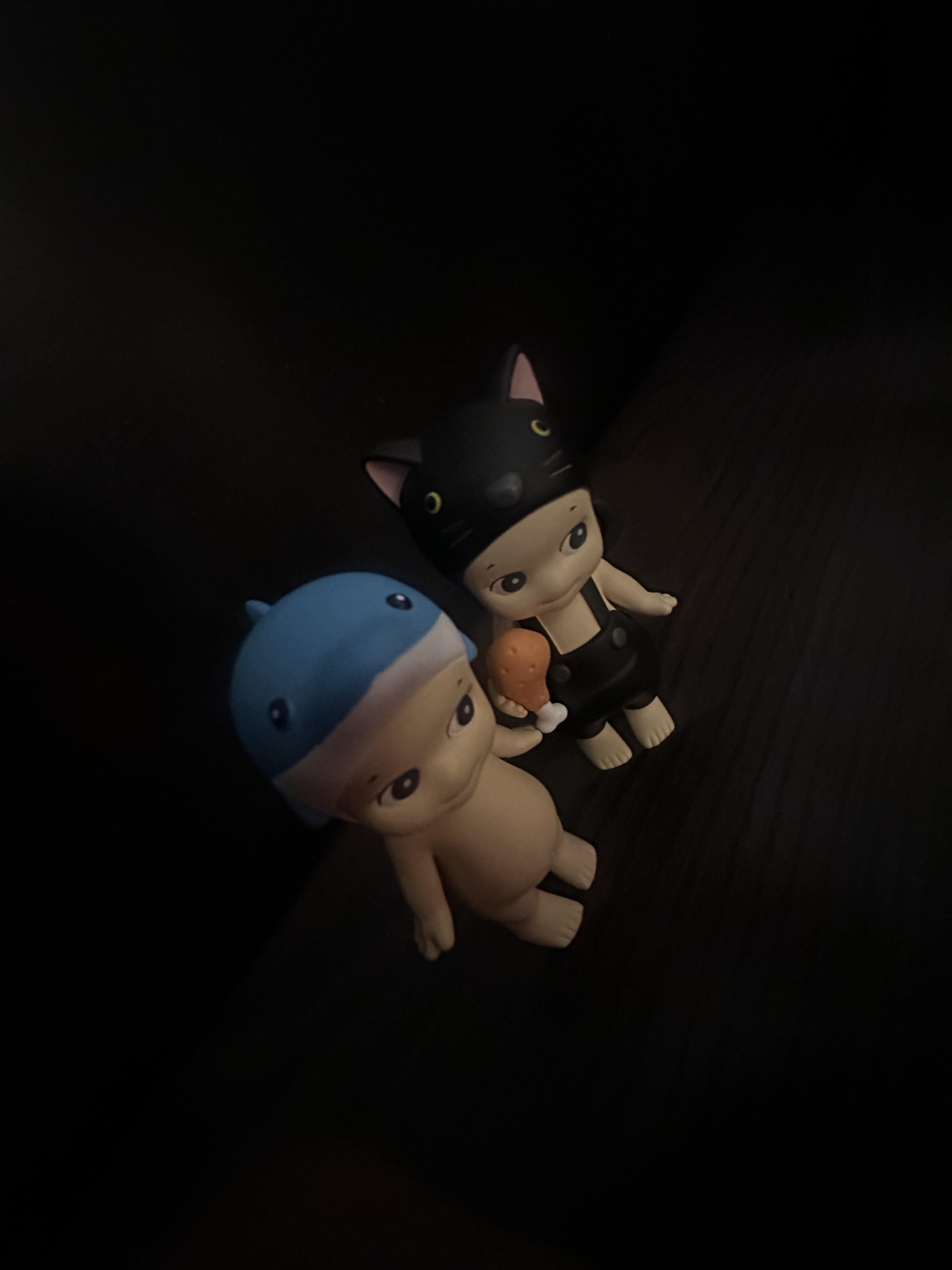 Charm tray ready for custom bracelets mid-flight.